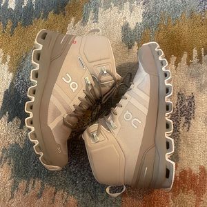 On Cloud Women’s 7.5 Cloudrock Waterproof Hiking Shoes EUC